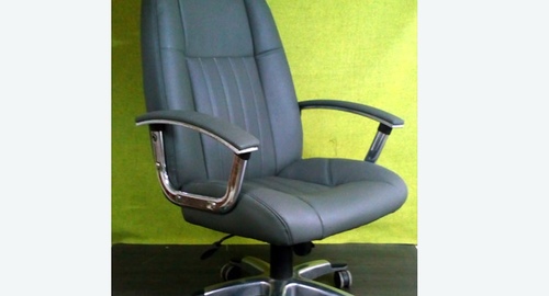 Перетяжка офисного кресла кожей. Зеленоград